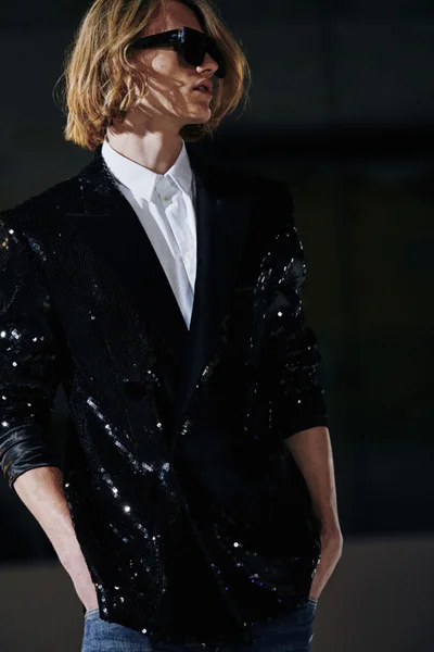 Look 18
